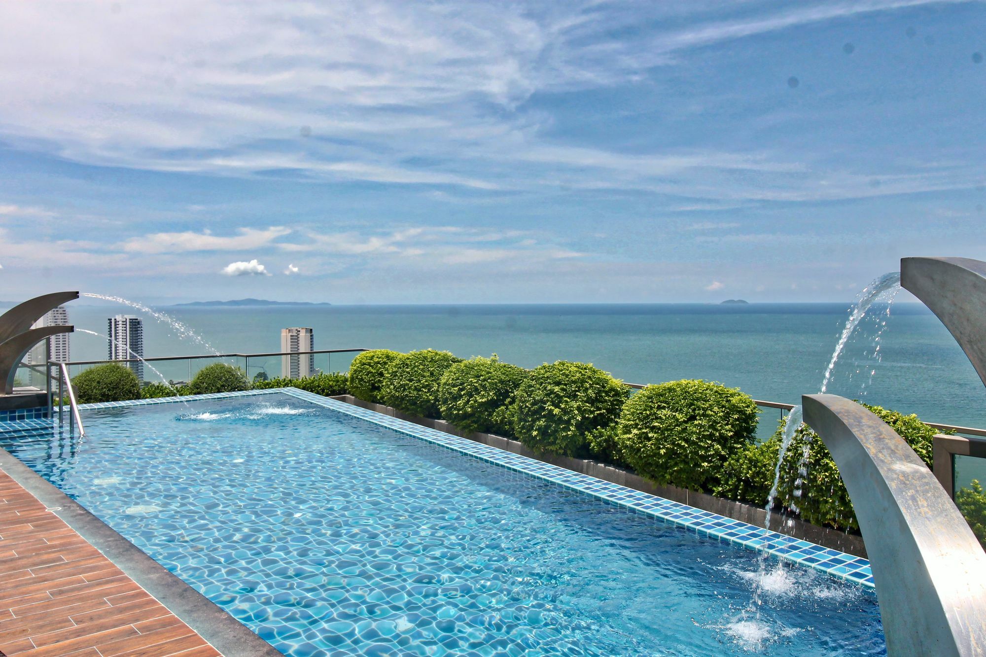The Peak Towers Pattaya 아파트 외부 사진