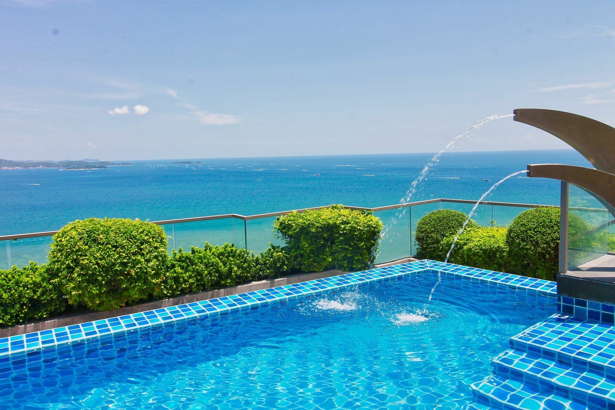 The Peak Towers Pattaya 아파트 외부 사진